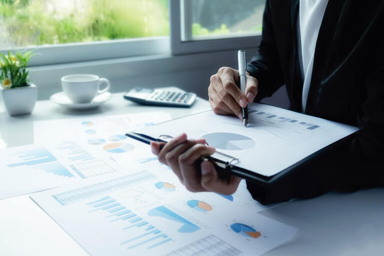How a Leading Healthcare Tech Company Reduced Contract Turnaround Time by 60% Using CLM